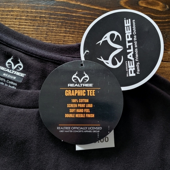 Realtree American flag and buck themed men's black tee shirt size medium - Picture 4 of 5